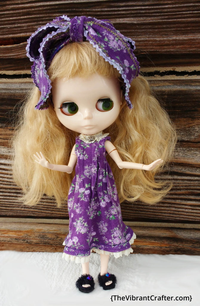 Blythe doll green eyes blonde hair